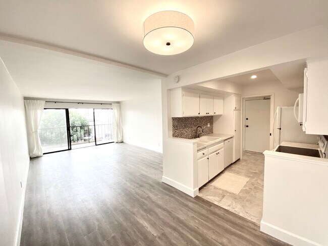 Building Photo - 1803 E Ocean Blvd