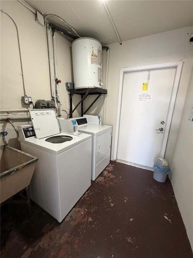 Foto del edificio - 12101 Griffing Blvd