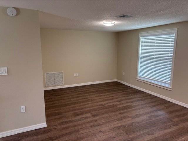 Foto del edificio - 8304 Mill Creek Ln