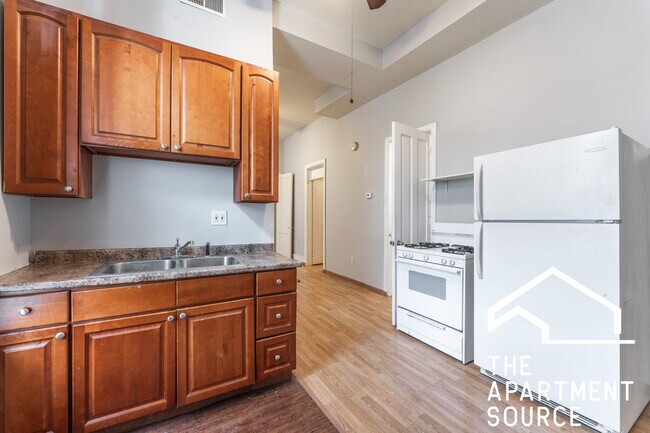 Foto del edificio - 1429 N Elk Grove Ave