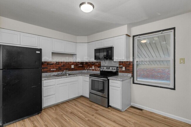 Building Photo - 9834 Portage Dr