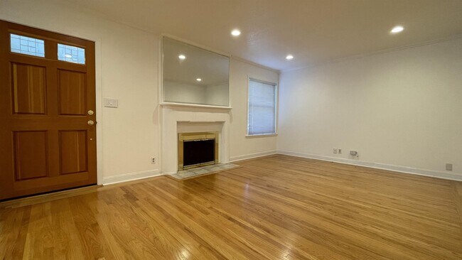 Building Photo - 1210 Santa Paula Ave