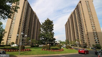 Building Photo - 3705 S George Mason Dr