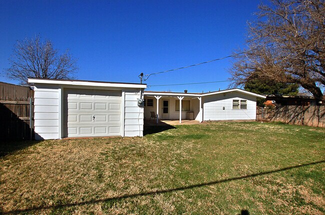 Building Photo - Charming 3-Bedroom Home Near Texas Tech – ...