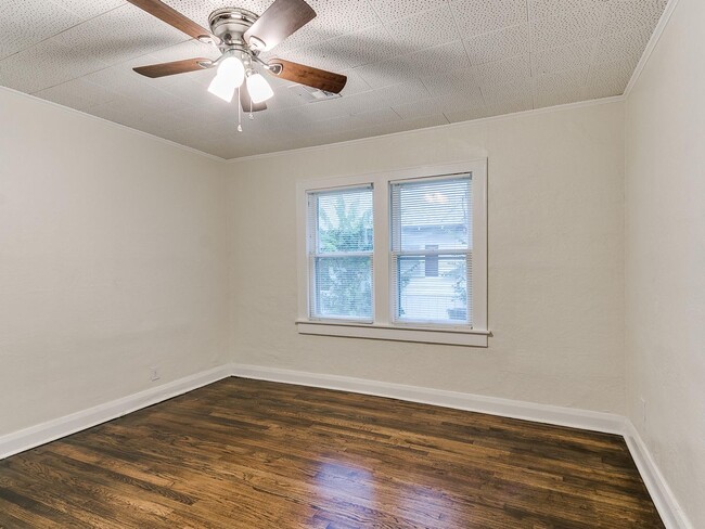 Building Photo - 3 Bedroom 1 Bath home in Shawnee!