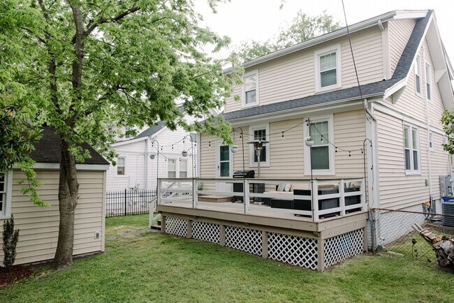 Building Photo - 1134 Larchmont Crescent