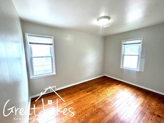 Building Photo - Charming 3 bedroom / 1 bathroom Harper Woo...