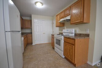 Building Photo - 432a Birchwood St