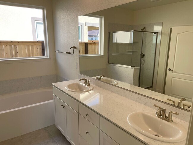 Building Photo - Gorgeous newer house for rent