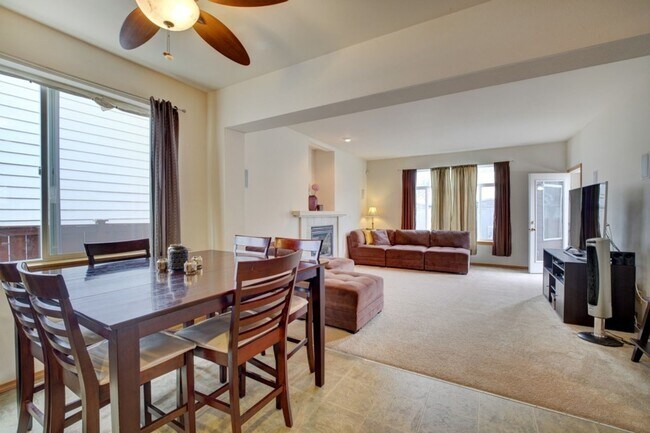 Foto del edificio - Beautiful home on corner lot!