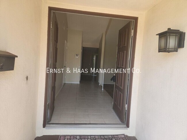 Foto del edificio - Wonderful 3 Bedroom Carson Pool  Home!