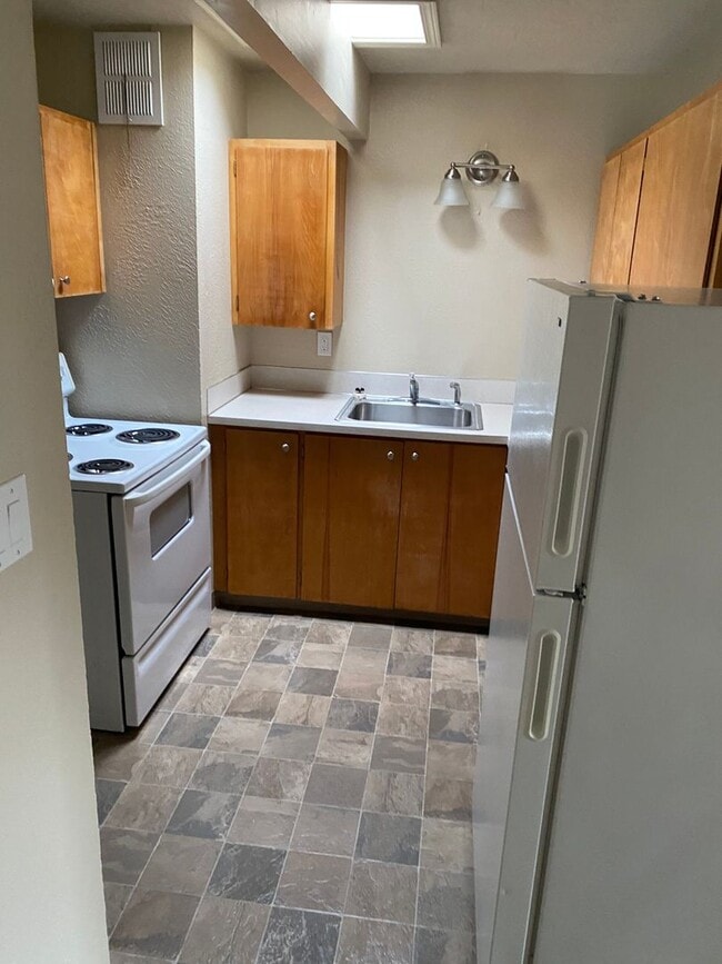 Foto del edificio - (690) Circle Court - 1 Bedroom / 1 Bathroom