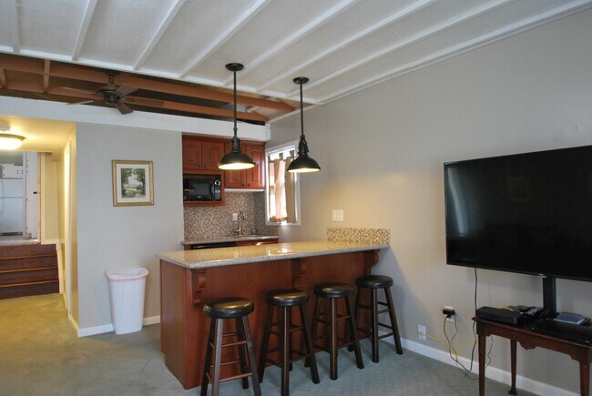 Building Photo - 216 Zandale Dr