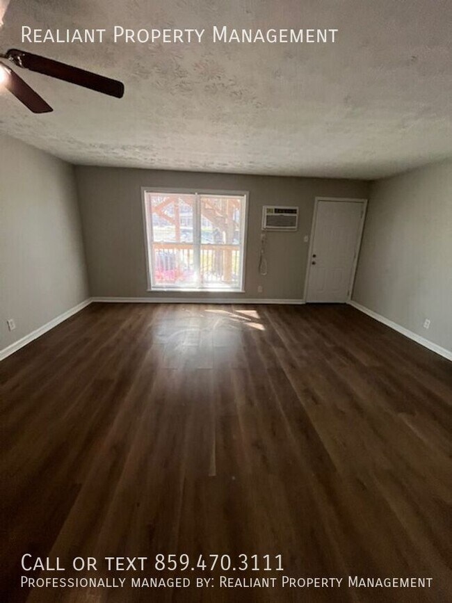 Building Photo - 2021 Cambridge Dr