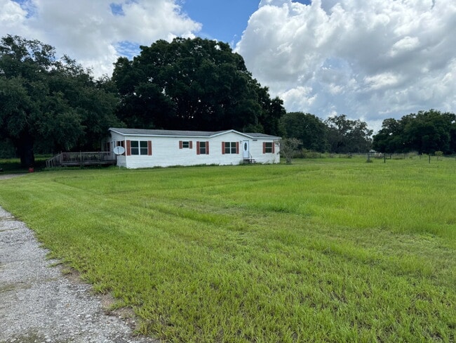 Building Photo - 35643 Clinton Ave