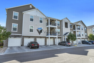 Building Photo - 73 W Silver Springs Dr