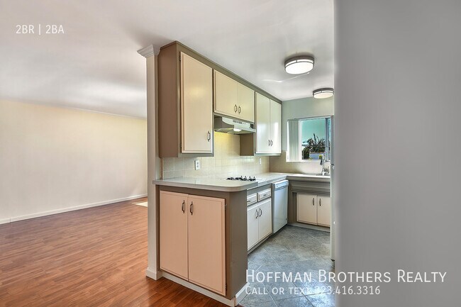 Building Photo - 1446 S Canfield Ave