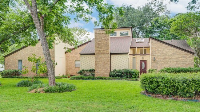 Foto del edificio - 13103 Holston Hills Dr