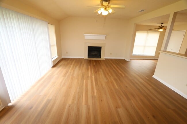 Building Photo - 21226 Park Mt Dr