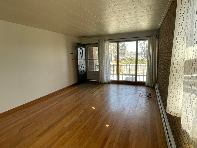 Building Photo - 1229 N La Grange Rd