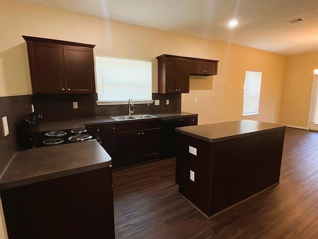 Building Photo - 6019 Haight St