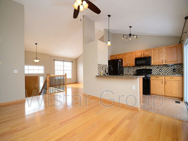 Foto del edificio - 15812 Redwood St