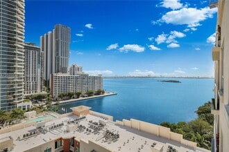 Building Photo - 2000 N Bayshore Dr