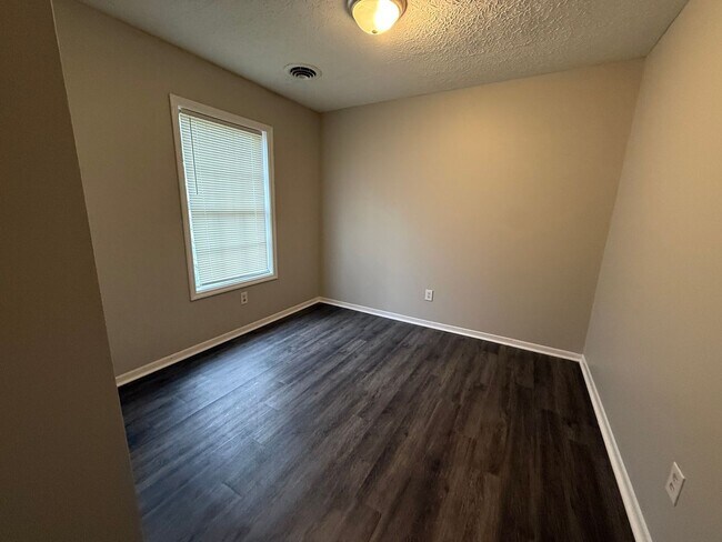 Foto del edificio - Cozy 2 Bedroom Garden Apartment