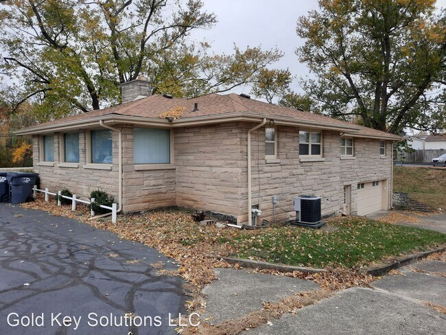 Building Photo - 3 br, 2 bath House - 96 E Plum St