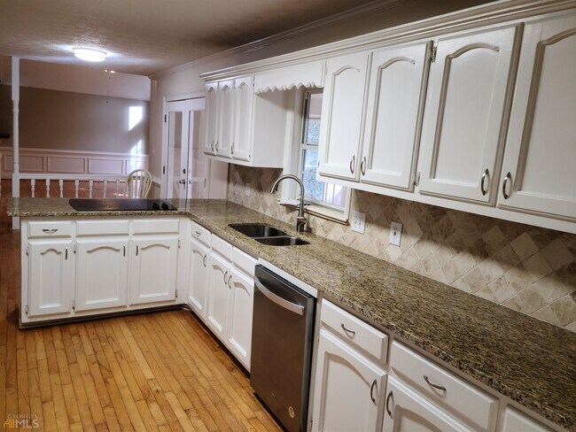 Building Photo - 3125 St Andrews Cir