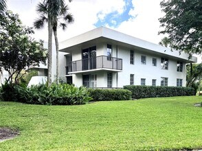 Building Photo - 901 W Cypress Ln