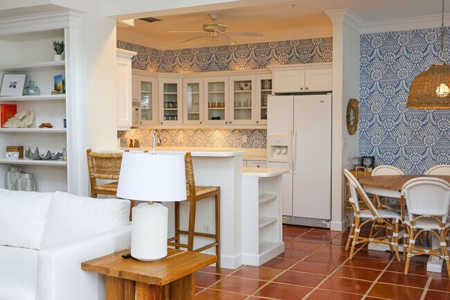 Building Photo - ***OLD NAPLES ***NEW PICTURES TO COME***FU...