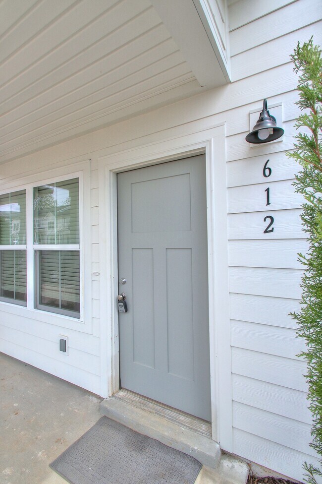 Foto del edificio - 612 Hadley Village Blvd
