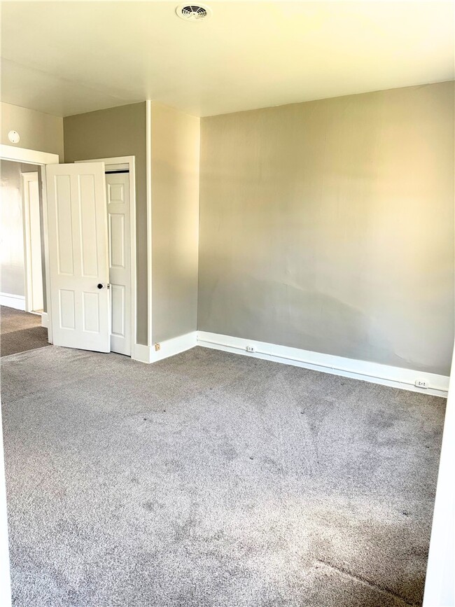 Building Photo - 35 Main St