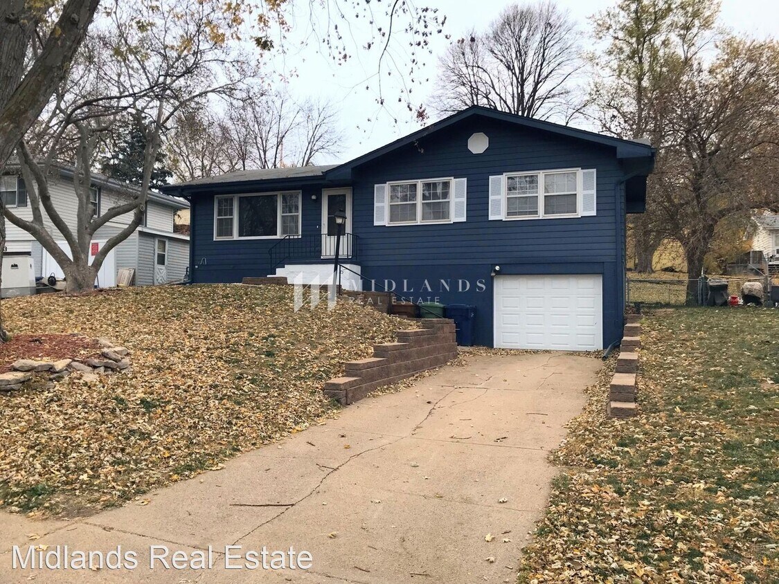 1605 Englewood Dr, Bellevue, NE 68005 House Rental in Bellevue, NE