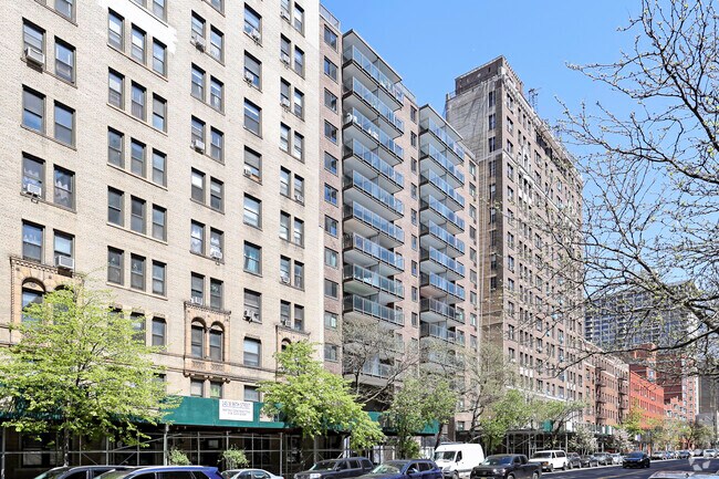 Building Photo - 135 W 96th St