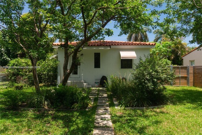 Building Photo - 4248 SW 62nd Ave