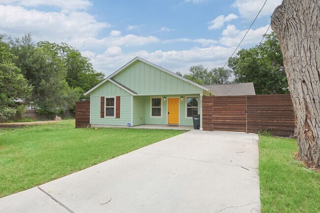Foto del edificio - Charming 3/2 Minutes from Downtown NBTX