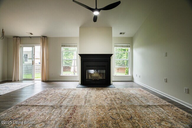 Foto del edificio - 7003 Hollow Oaks Dr