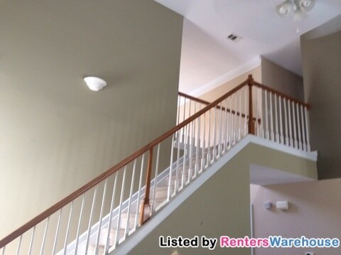 Building Photo - 9215 Waterford Ln