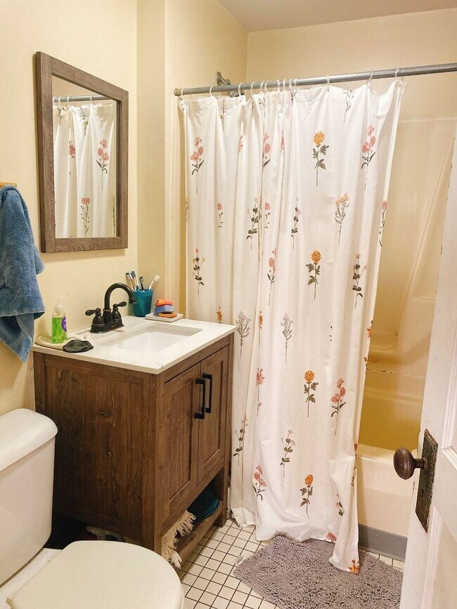 Segundo baño - 717 Maryland Ave