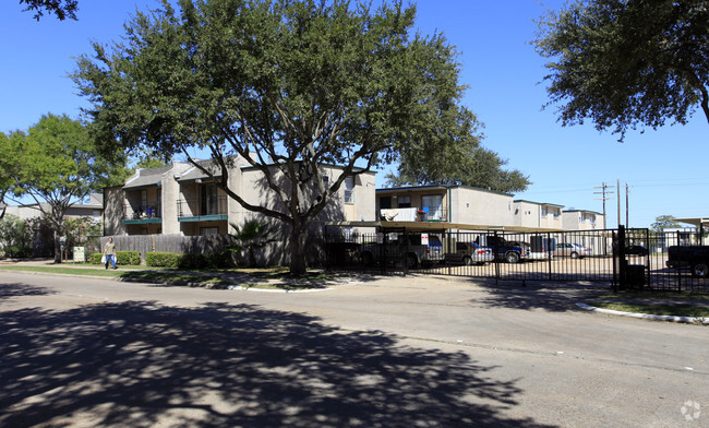 Building Photo - Westhollow Apartments