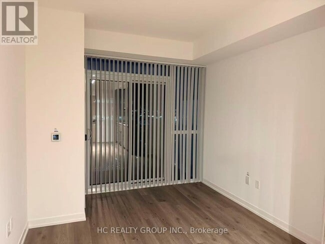 Photo du bâtiment - 8 Interchange Wy