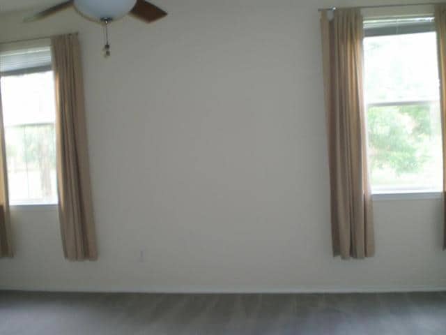 Building Photo - 2213 Willow Dr