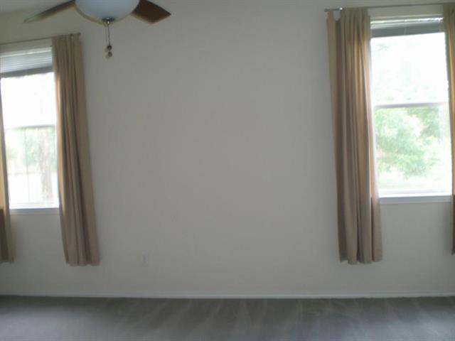 Foto del edificio - 2213 Willow Dr