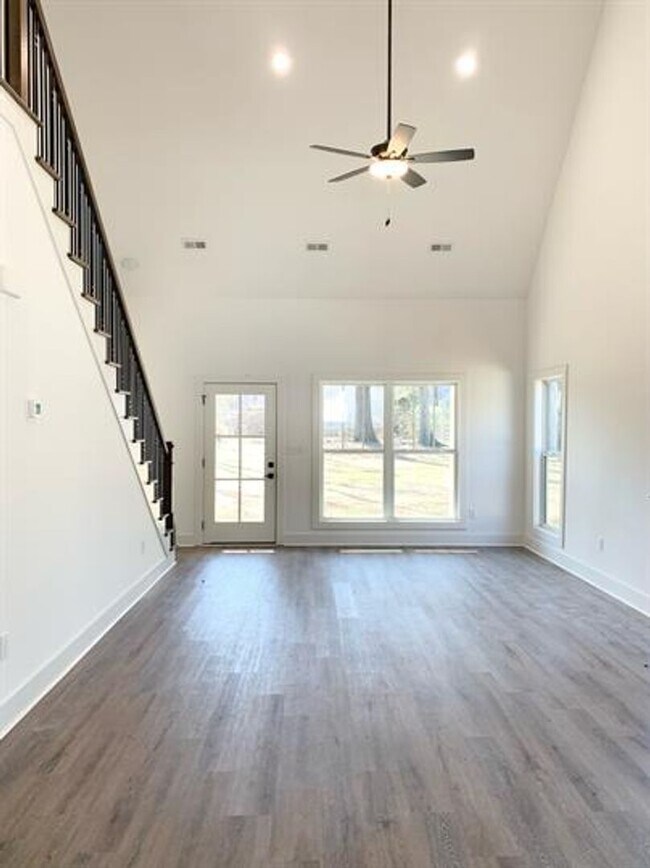 Building Photo - Newer home in Lowe Mill area