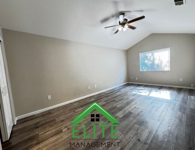 Foto del edificio - Charming and Spacious Home in North Sacram...