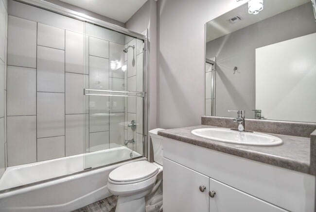 Interior Photo - Furnished 1 bed / 1 bath in a 4 bedroom ap...