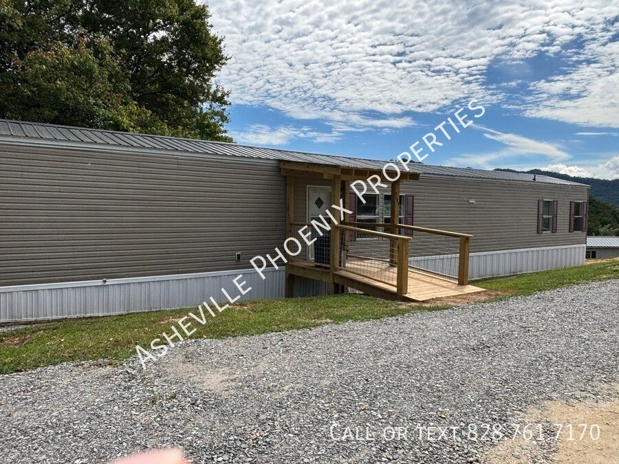 Primary Photo - 127 Holt Ridge