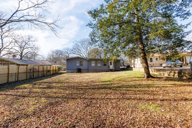 Building Photo - 1169 Dogwood Ln